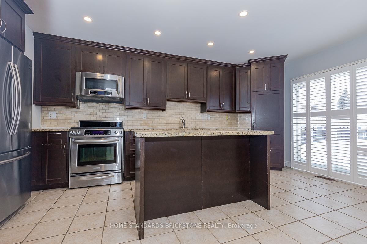 Photo 14 of 72 Sylwood Crescent, Vaughan, Maple — HOMEH