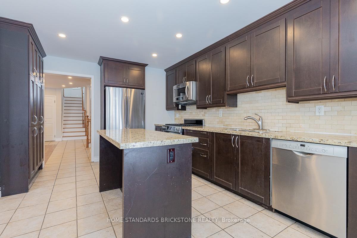 Photo 17 of 72 Sylwood Crescent, Vaughan, Maple — HOMEH