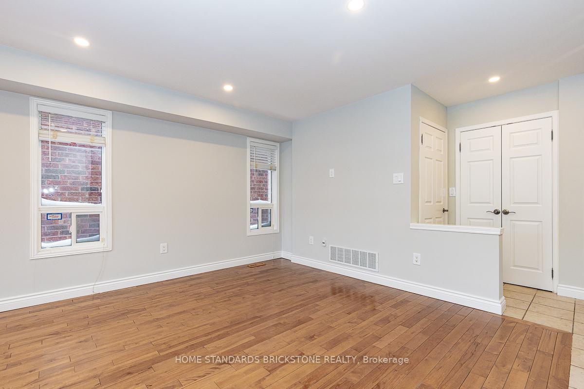 Photo 18 of 72 Sylwood Crescent, Vaughan, Maple — HOMEH