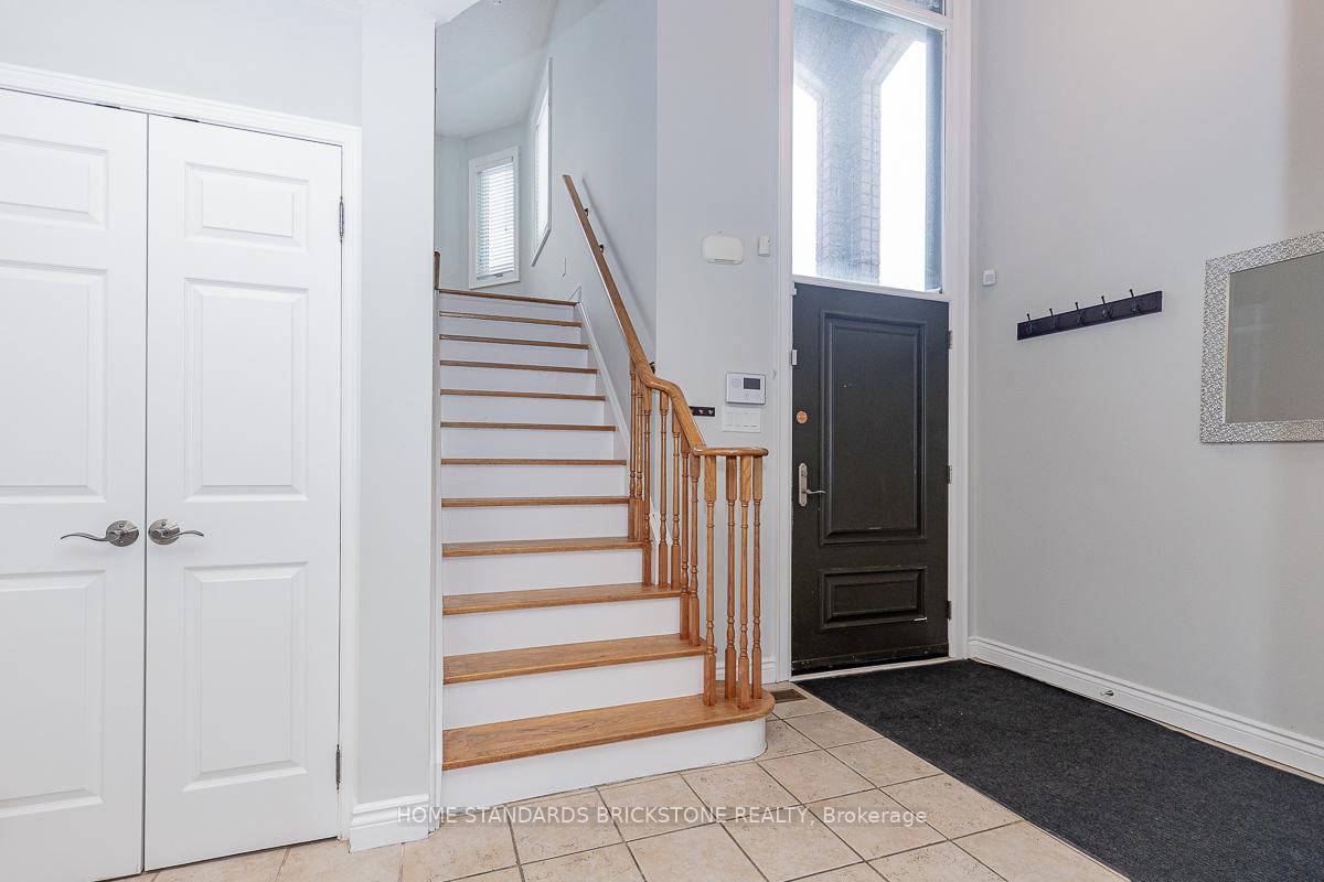 Photo 19 of 72 Sylwood Crescent, Vaughan, Maple — HOMEH