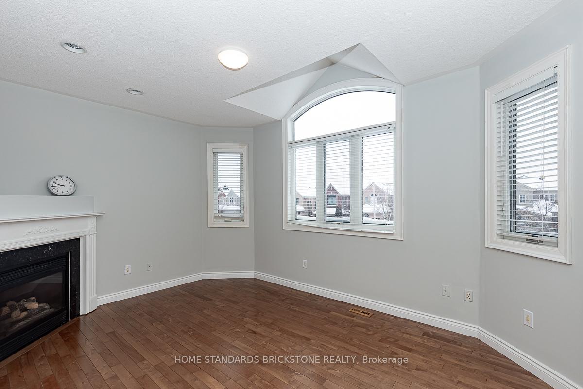 Photo 20 of 72 Sylwood Crescent, Vaughan, Maple — HOMEH