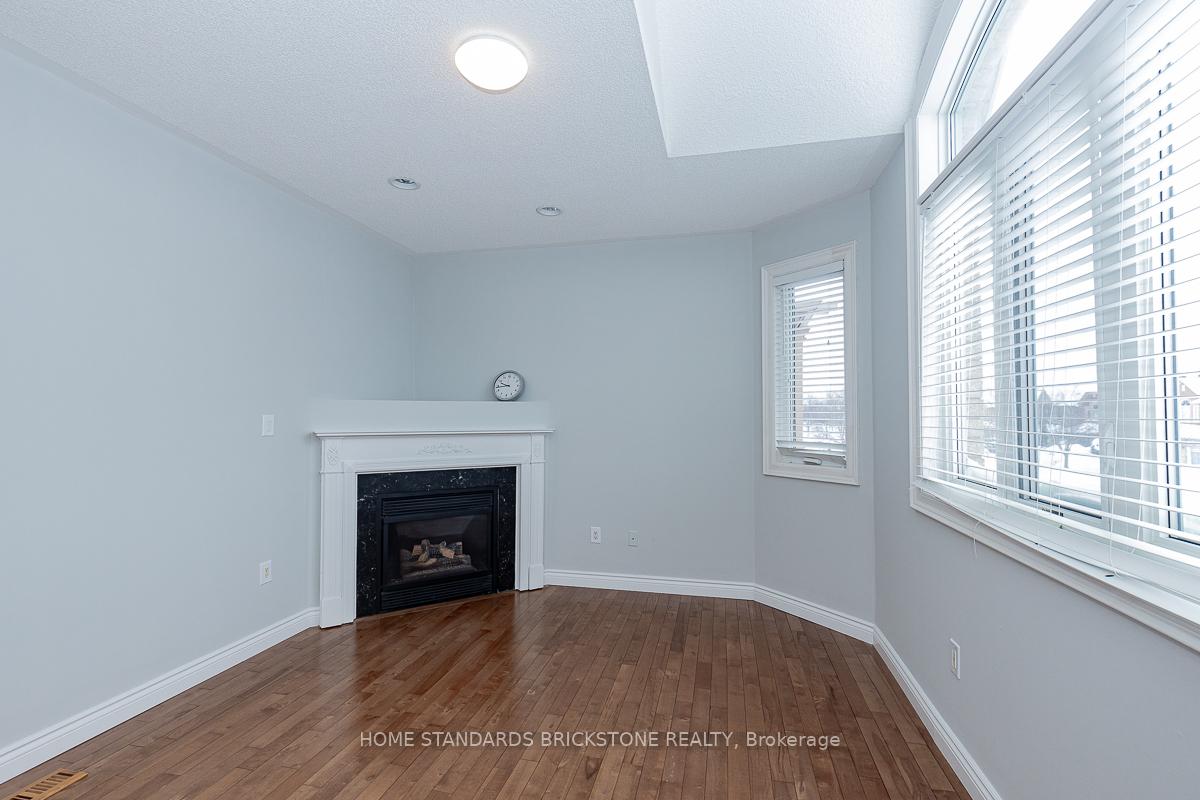 Photo 21 of 72 Sylwood Crescent, Vaughan, Maple — HOMEH