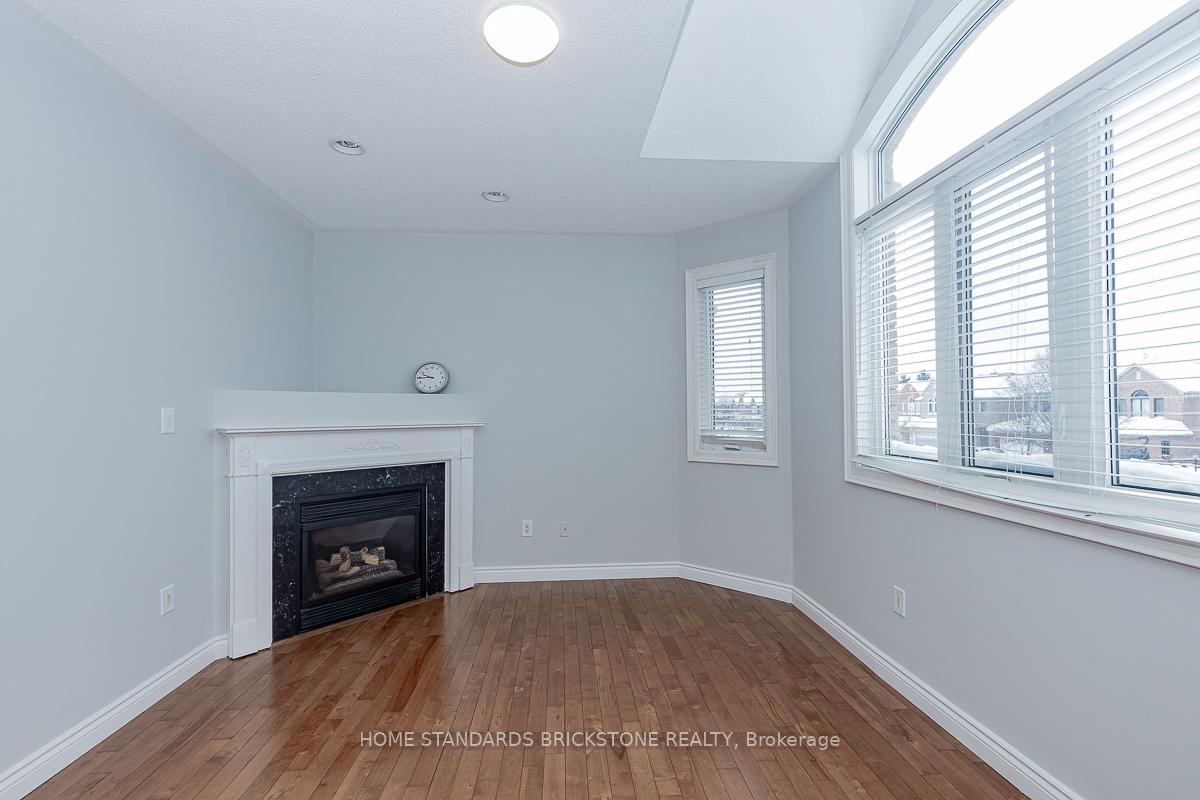 Photo 22 of 72 Sylwood Crescent, Vaughan, Maple — HOMEH