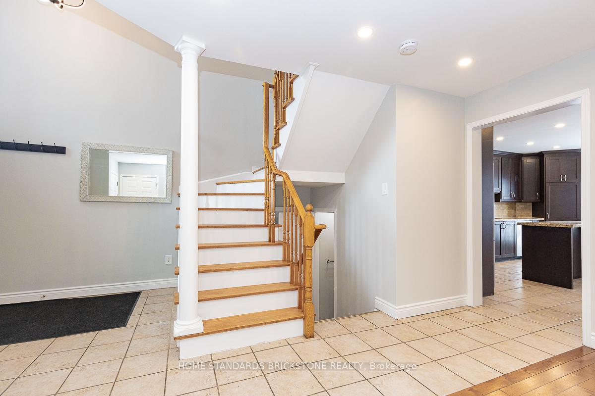 Photo 23 of 72 Sylwood Crescent, Vaughan, Maple — HOMEH