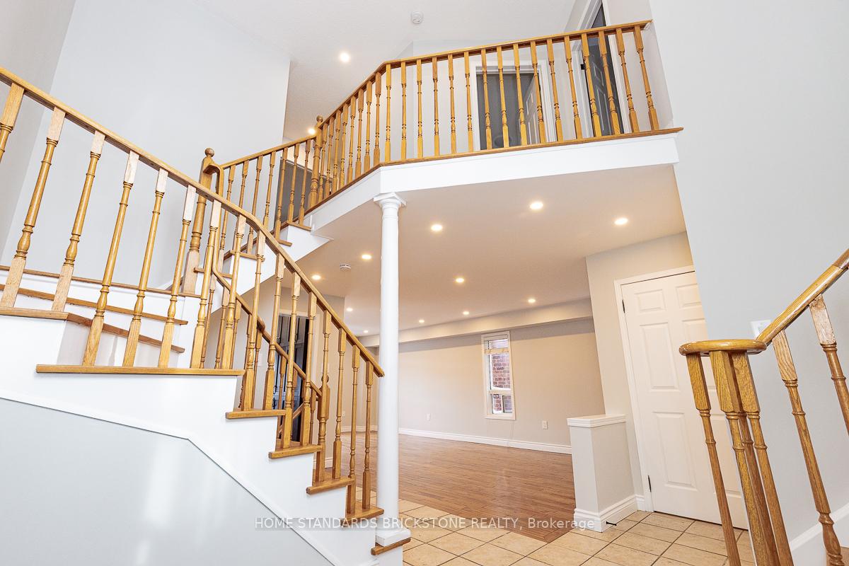 Photo 25 of 72 Sylwood Crescent, Vaughan, Maple — HOMEH