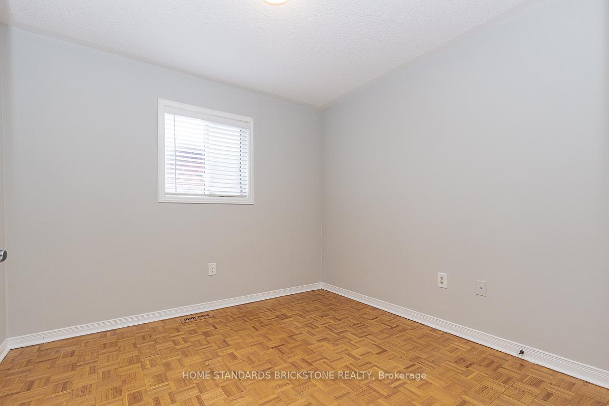 Photo 33 of 72 Sylwood Crescent, Vaughan, Maple — HOMEH