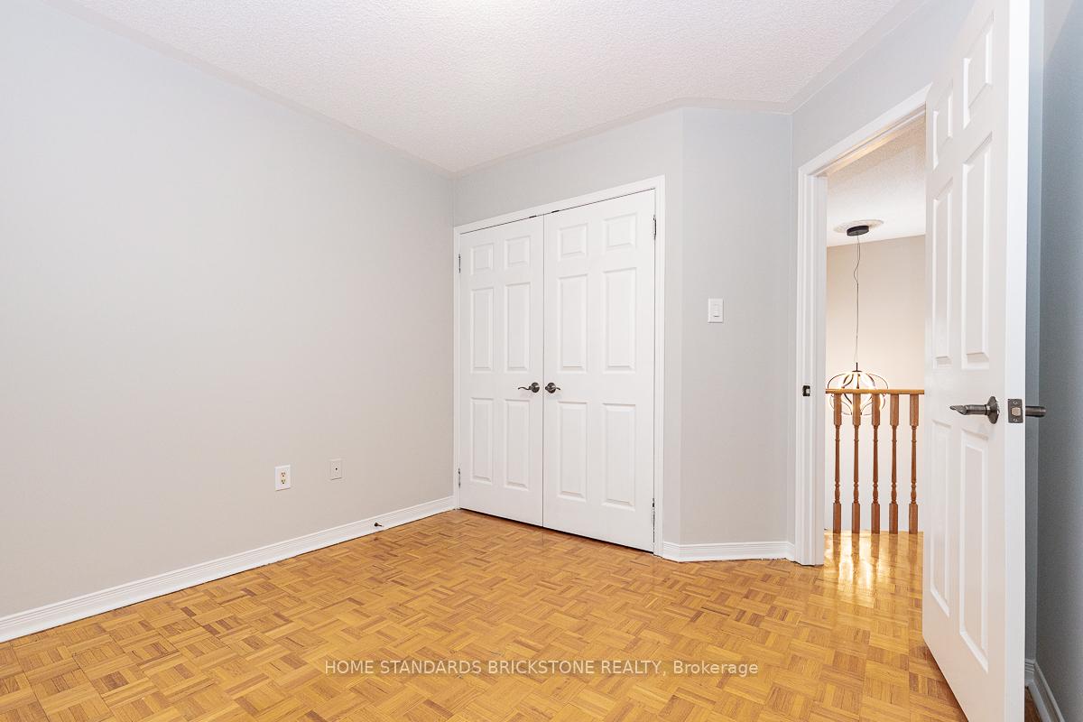 Photo 34 of 72 Sylwood Crescent, Vaughan, Maple — HOMEH