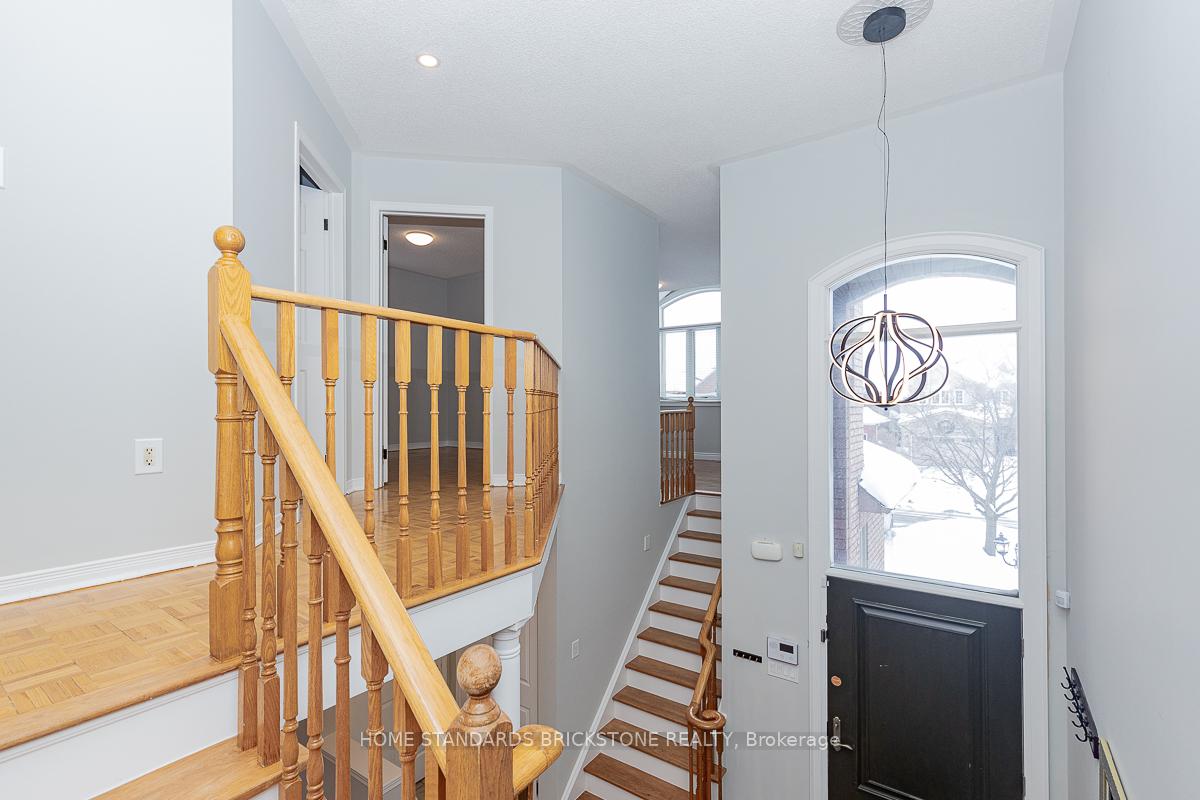 Photo 36 of 72 Sylwood Crescent, Vaughan, Maple — HOMEH