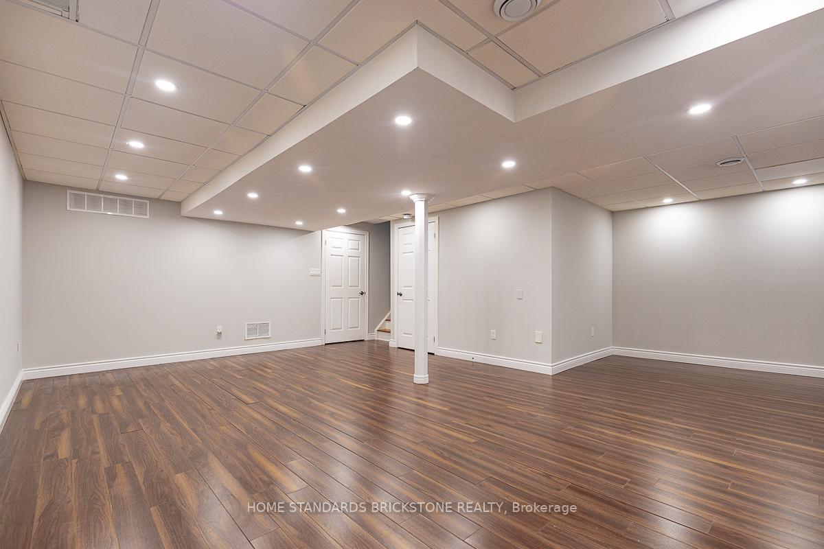 Photo 39 of 72 Sylwood Crescent, Vaughan, Maple — HOMEH