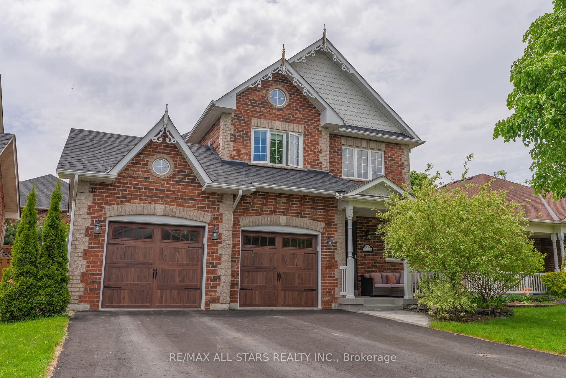 Photo 1 of 22 Brownscombe Crescent, Uxbridge — HOMEH