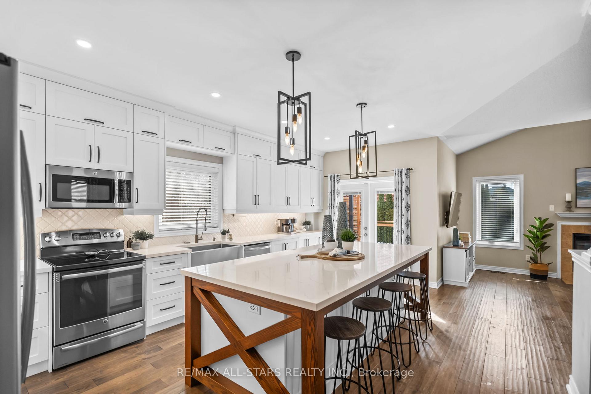 Photo 7 of 22 Brownscombe Crescent, Uxbridge — HOMEH