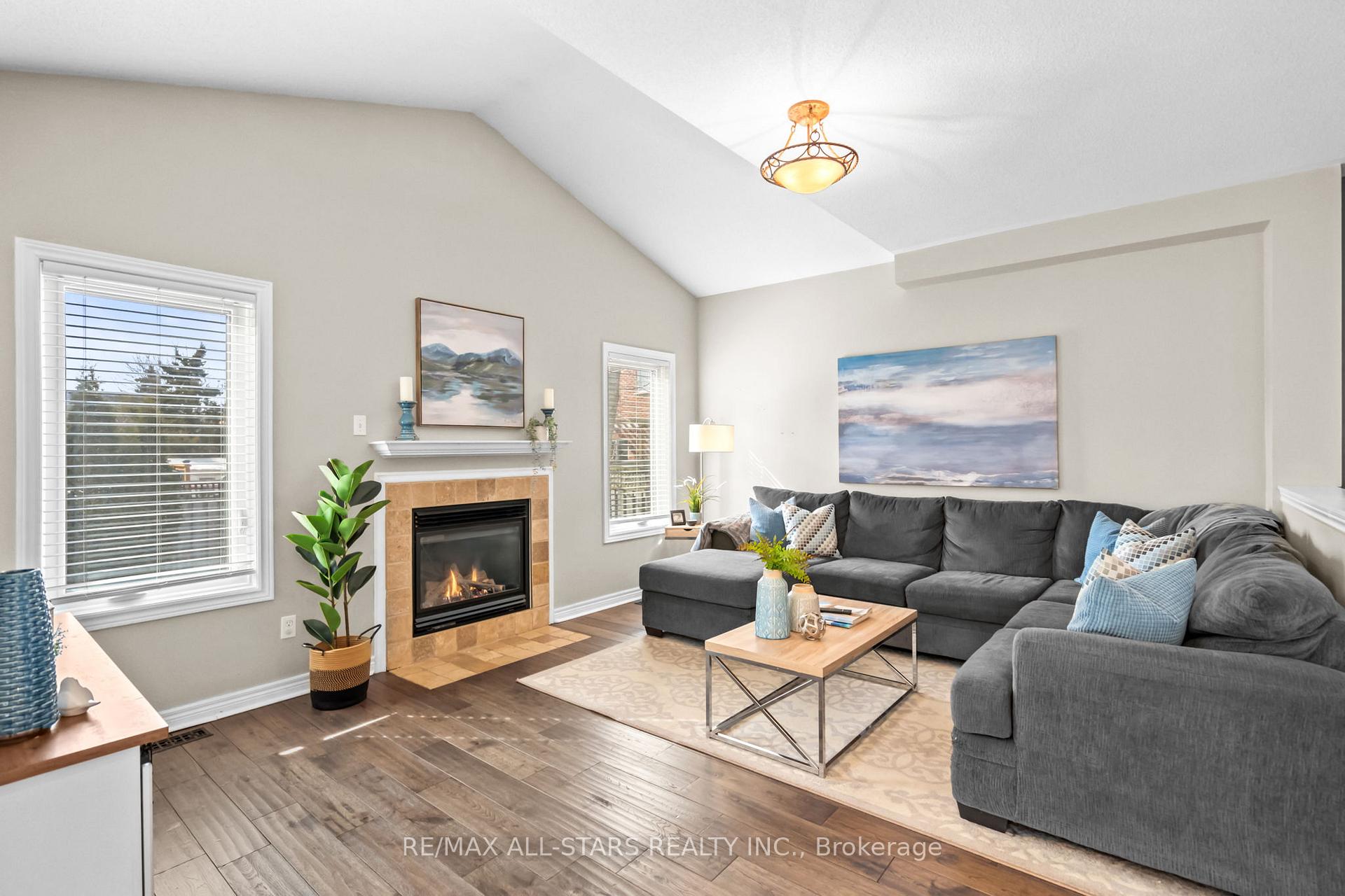 Photo 11 of 22 Brownscombe Crescent, Uxbridge — HOMEH