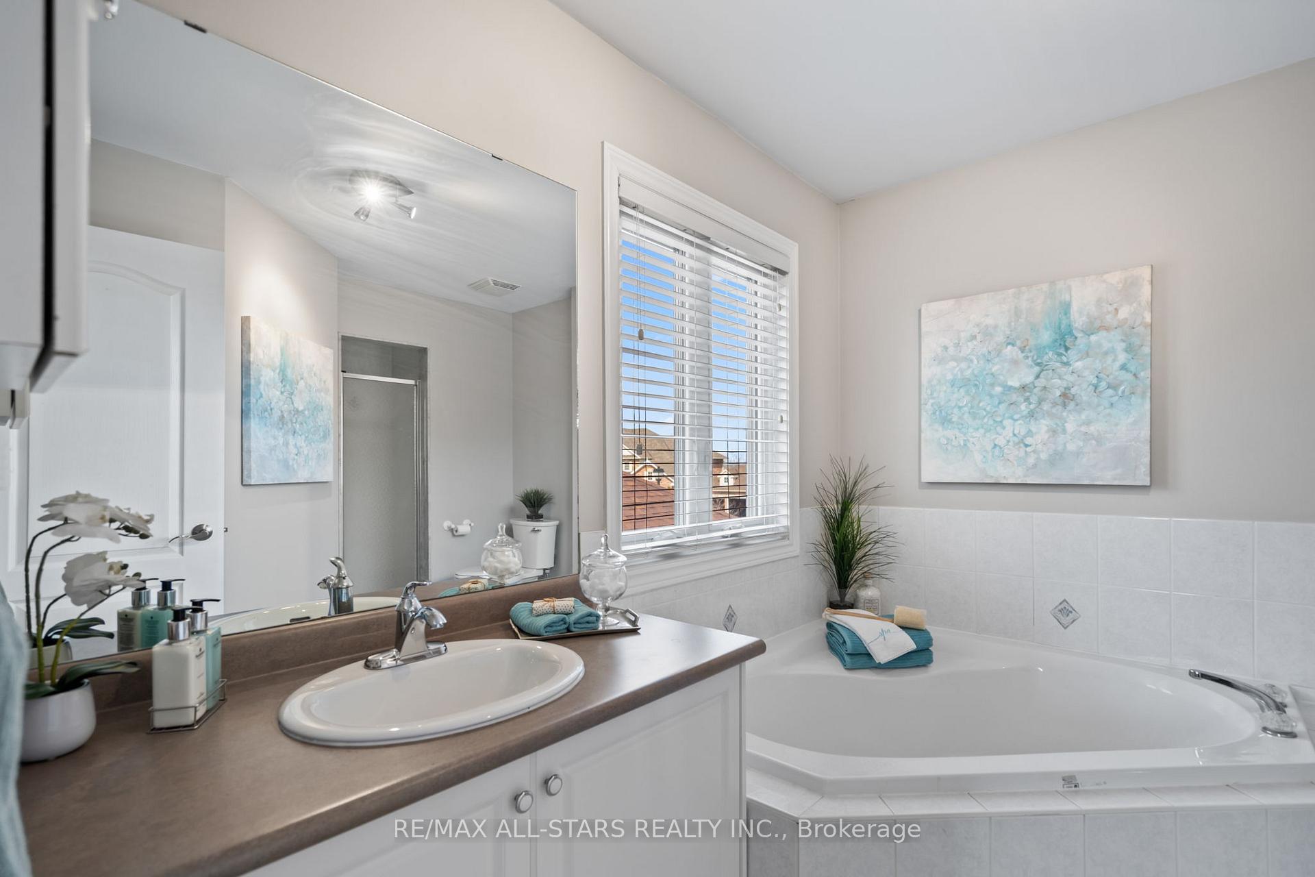 Photo 13 of 22 Brownscombe Crescent, Uxbridge — HOMEH