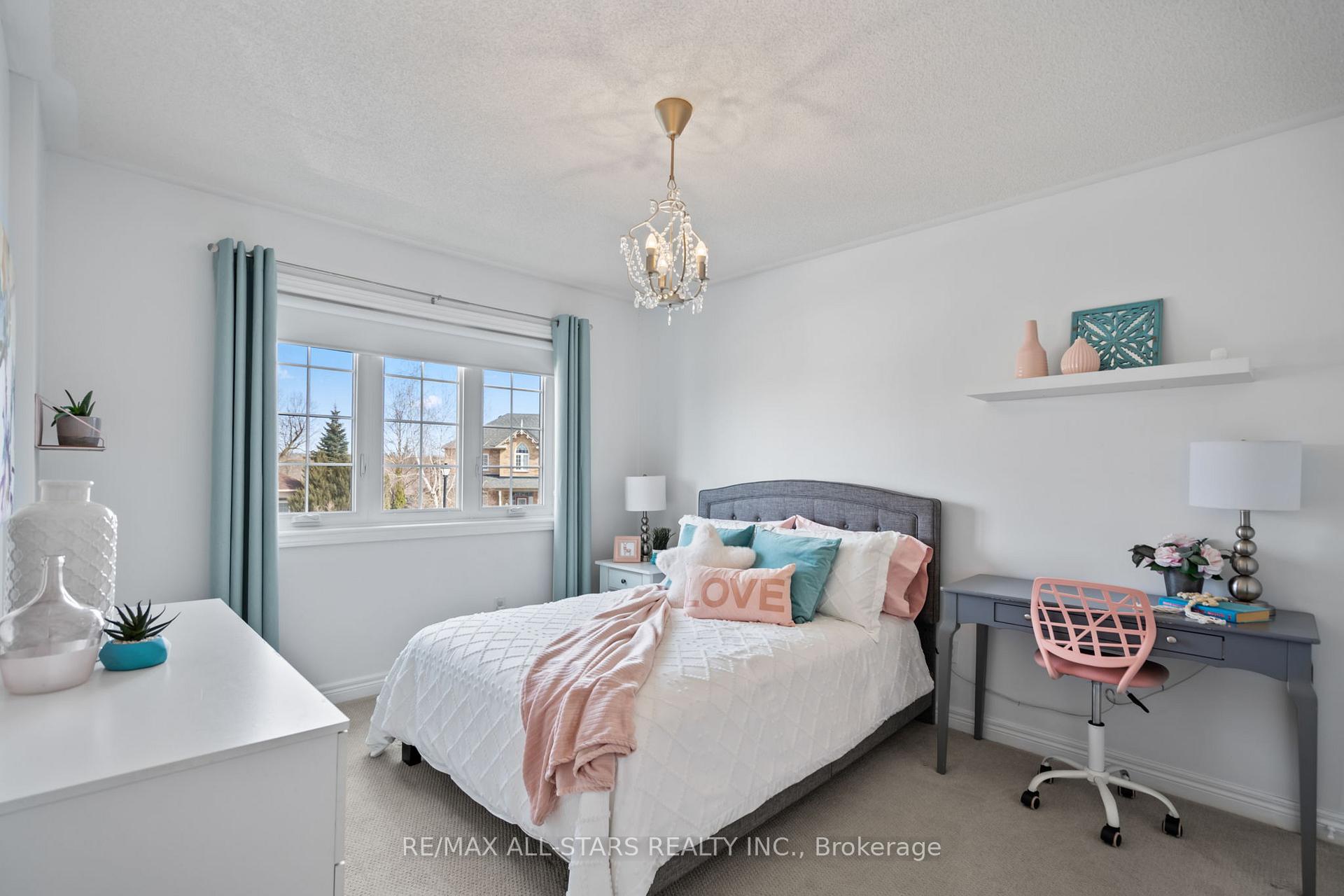 Photo 14 of 22 Brownscombe Crescent, Uxbridge — HOMEH