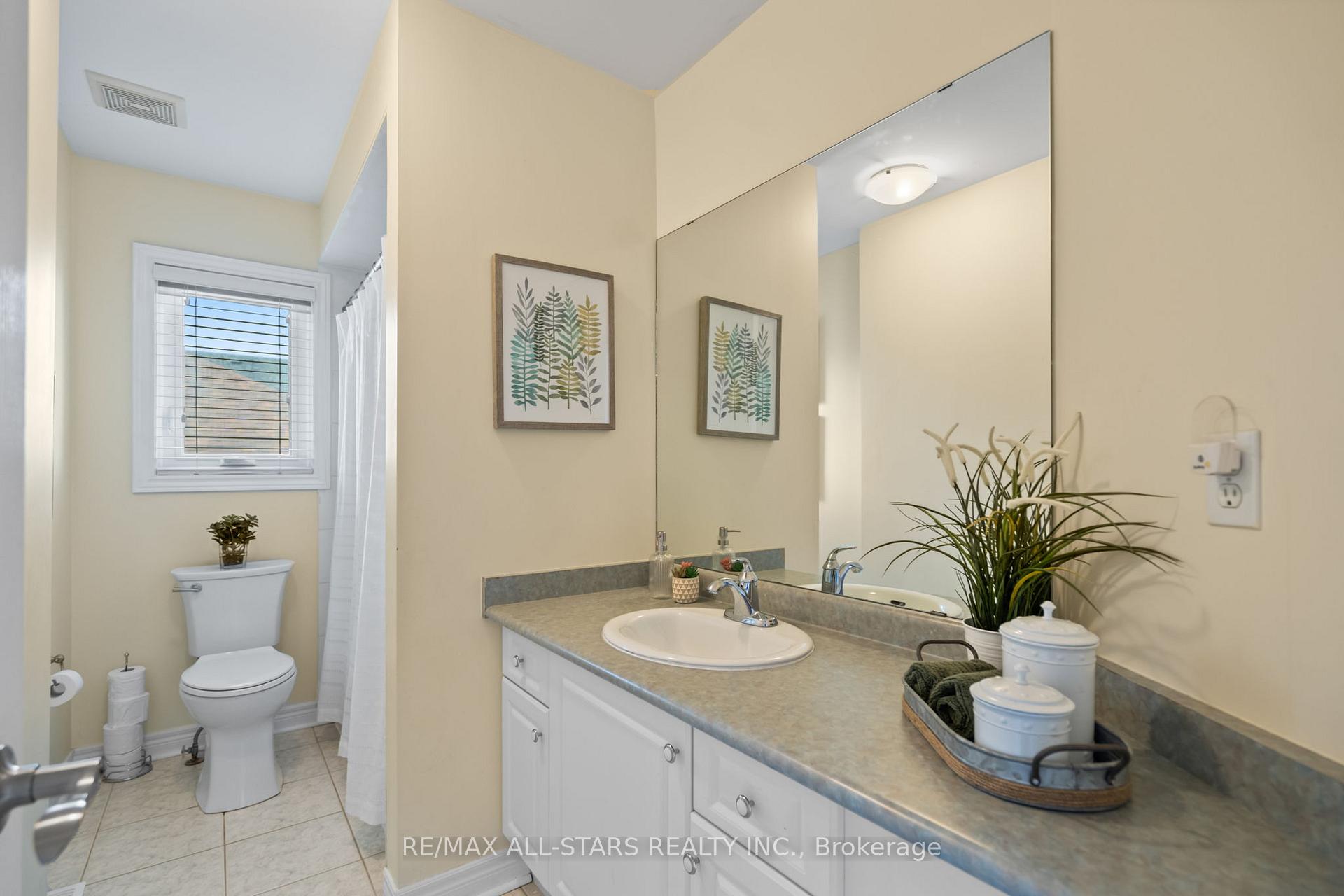 Photo 16 of 22 Brownscombe Crescent, Uxbridge — HOMEH