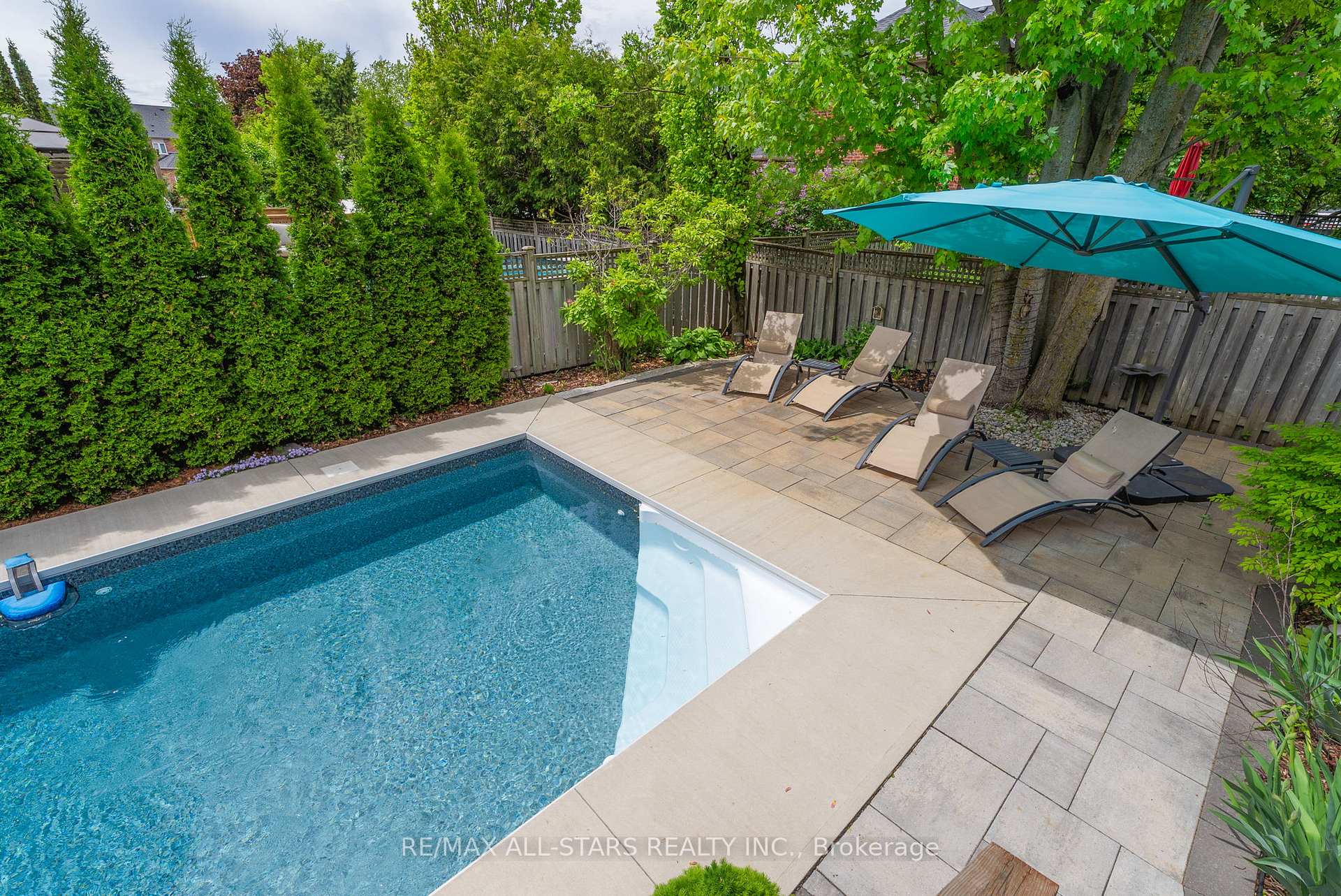 Photo 23 of 22 Brownscombe Crescent, Uxbridge — HOMEH