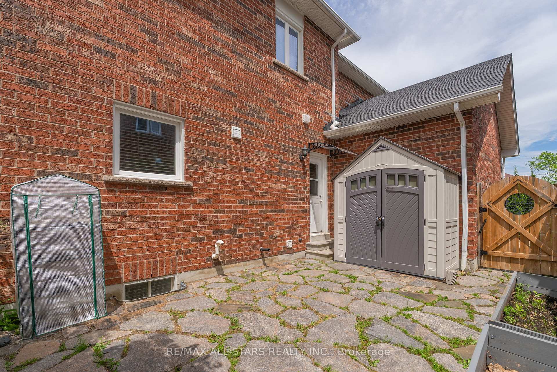 Photo 28 of 22 Brownscombe Crescent, Uxbridge — HOMEH