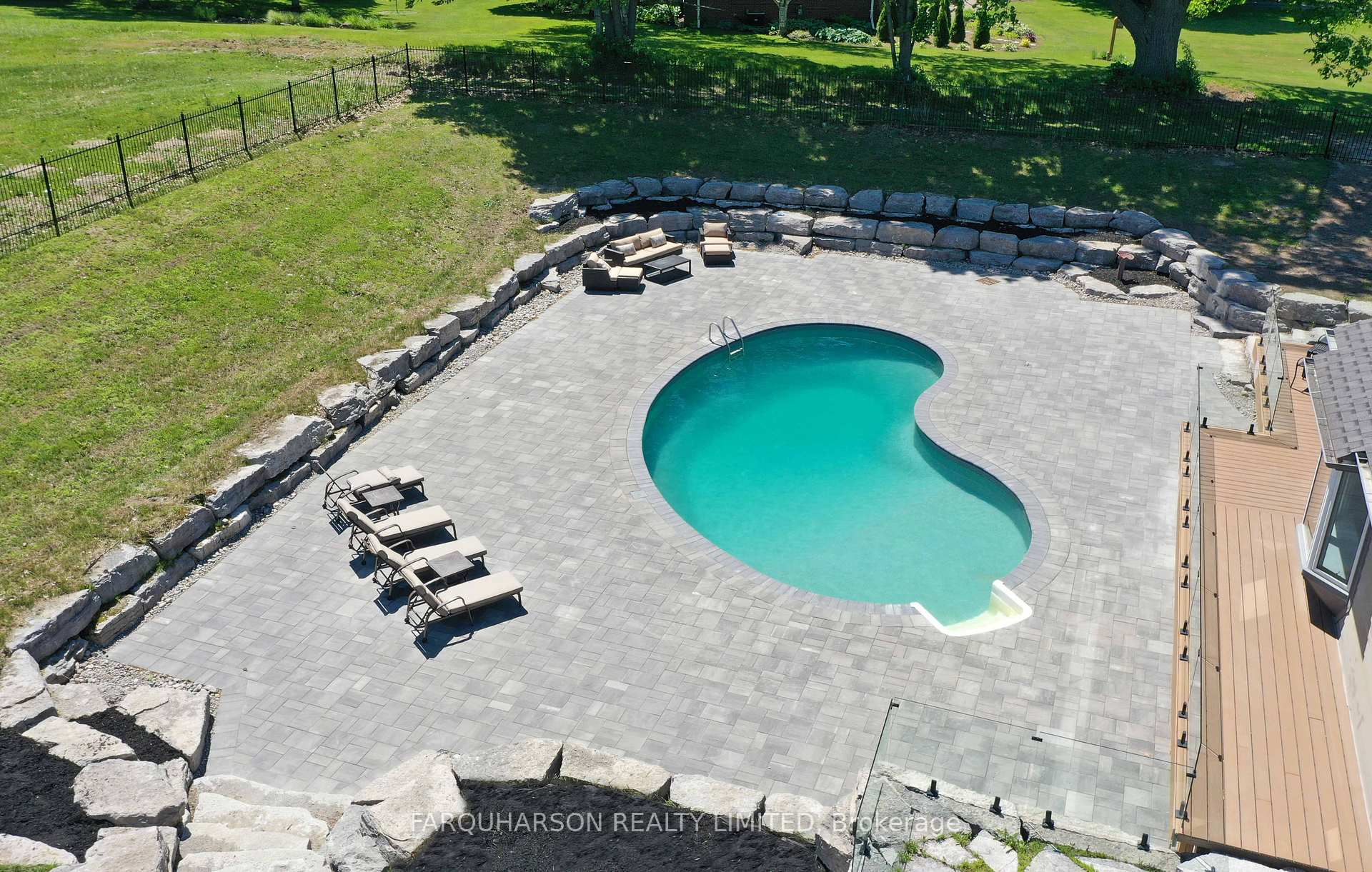 Photo 6 of 23 Silver Spring Crescent, Uxbridge, Rural Uxbridge — HOMEH