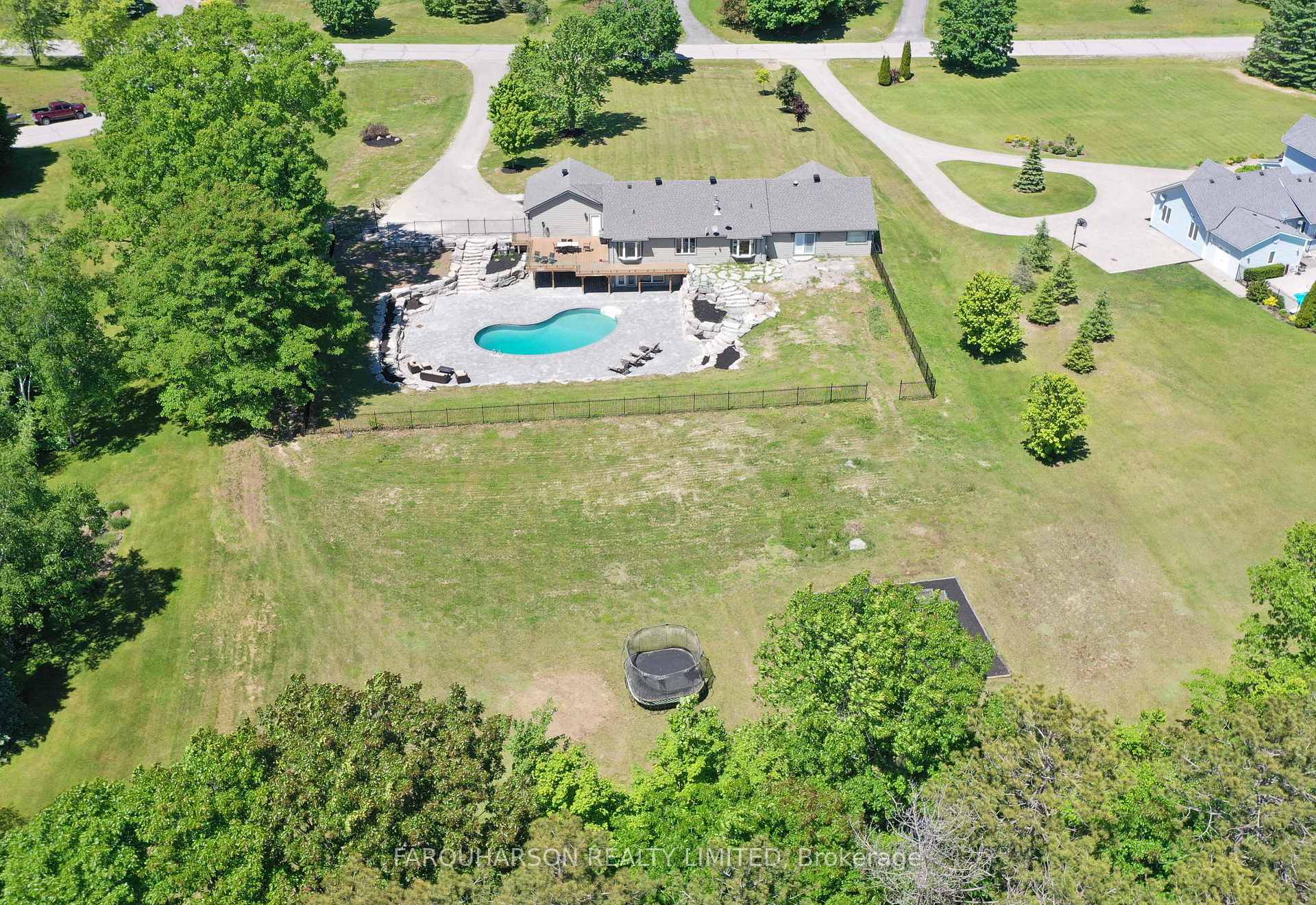 Photo 7 of 23 Silver Spring Crescent, Uxbridge, Rural Uxbridge — HOMEH