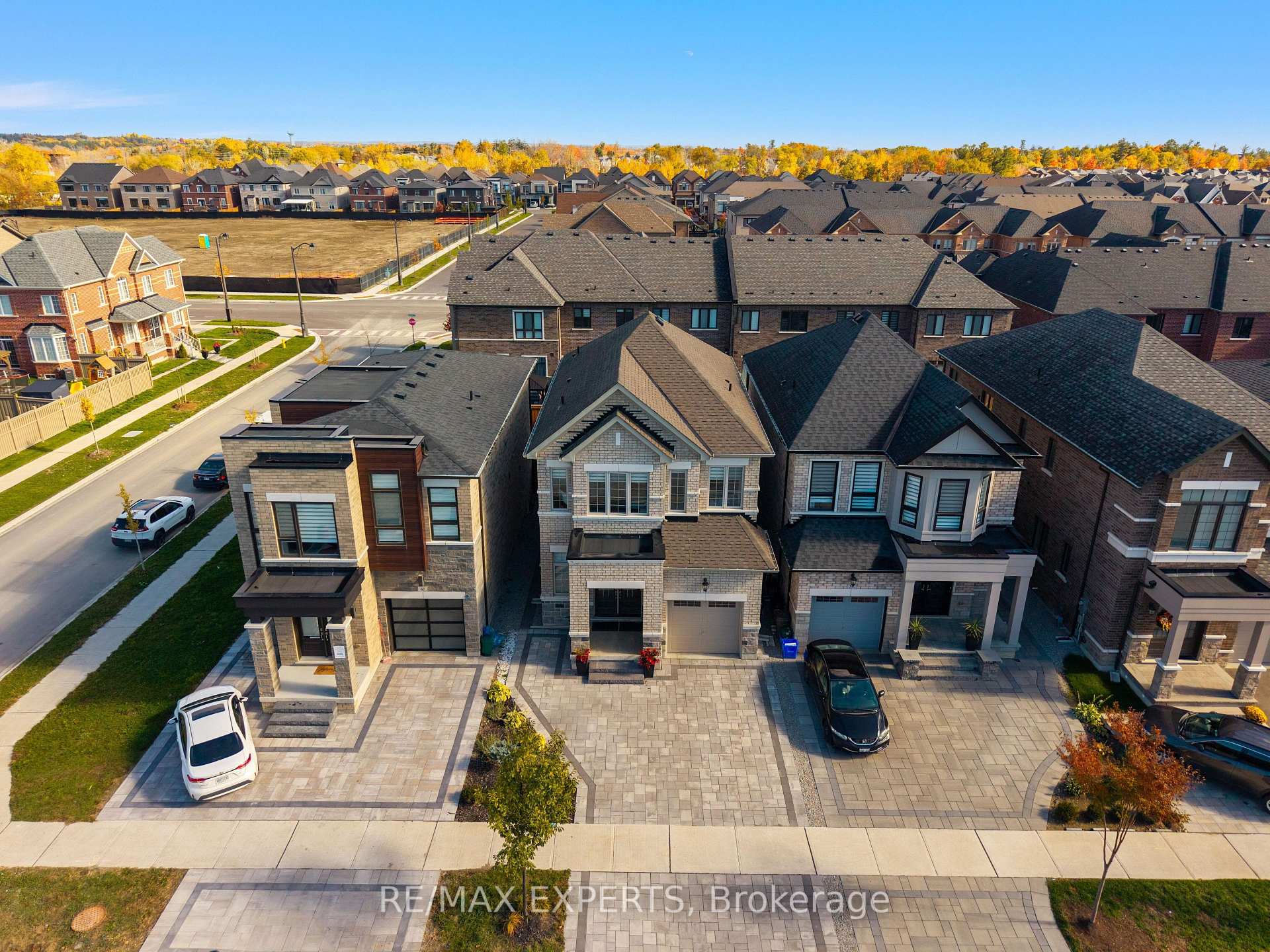 Photo 4 of 58 Bellefond Street, Vaughan, Kleinburg — HOMEH