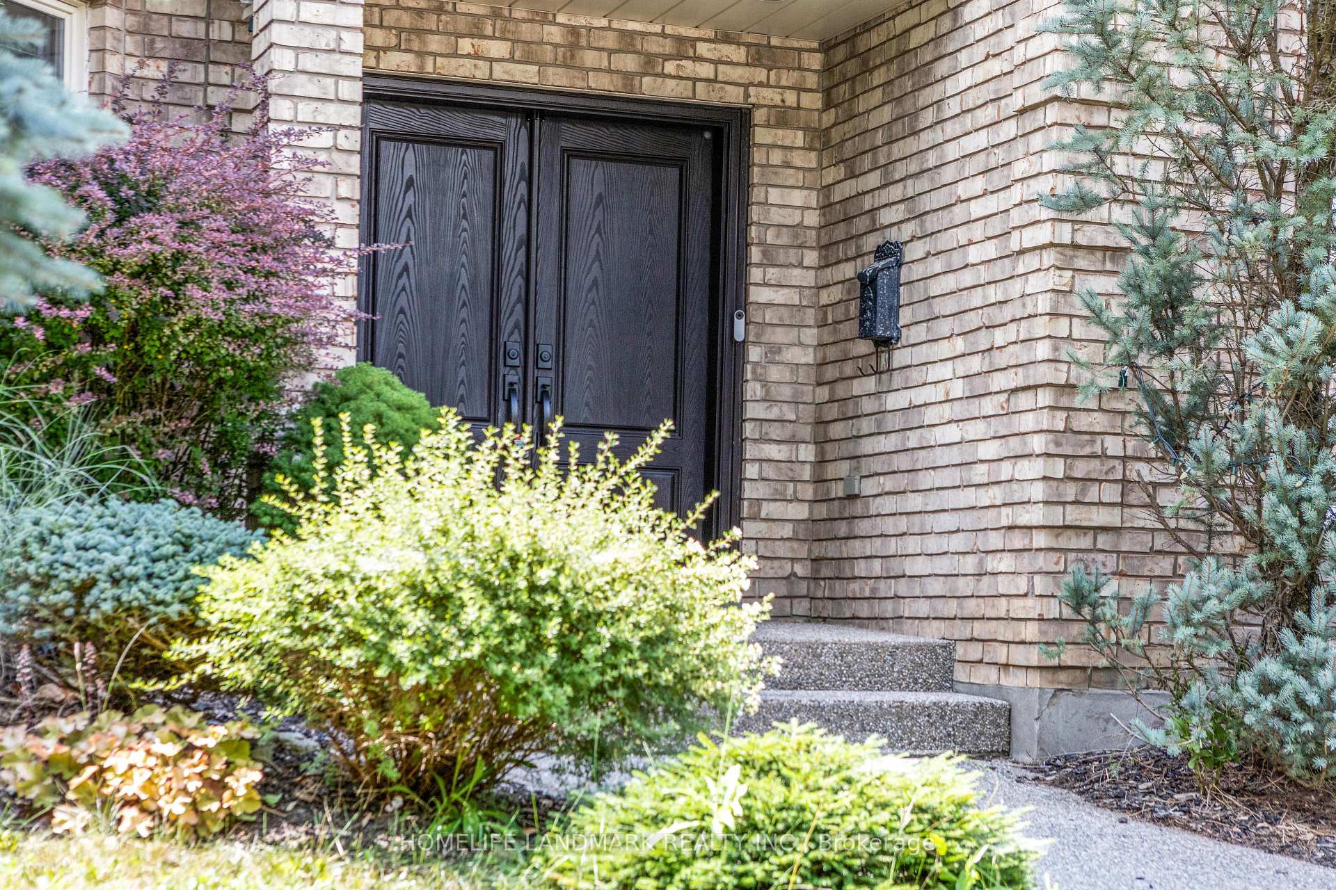 Photo 4 of 525 Leighland Drive, Waterloo — HOMEH