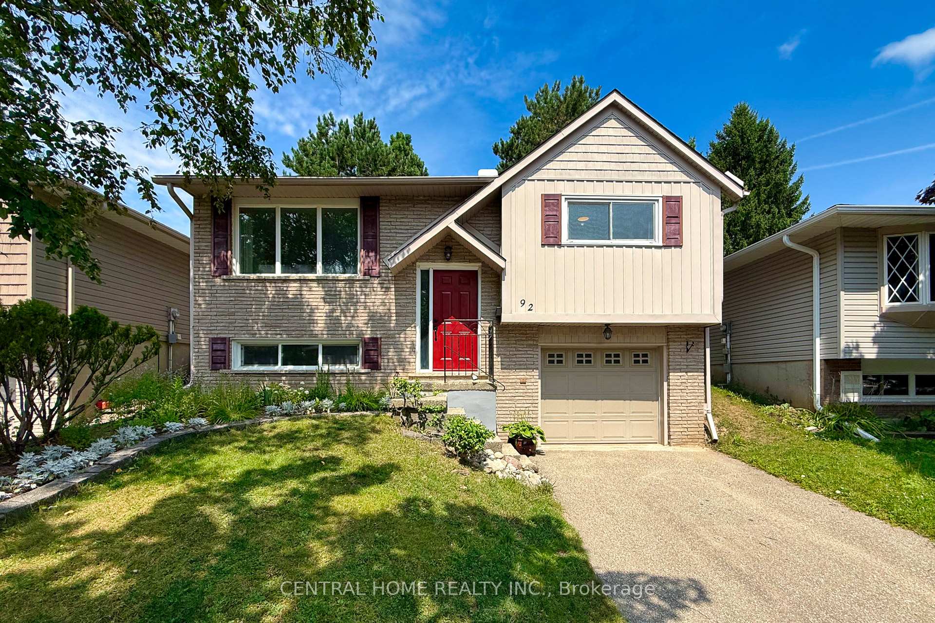 Front of 92 Pinemeadow Crescent