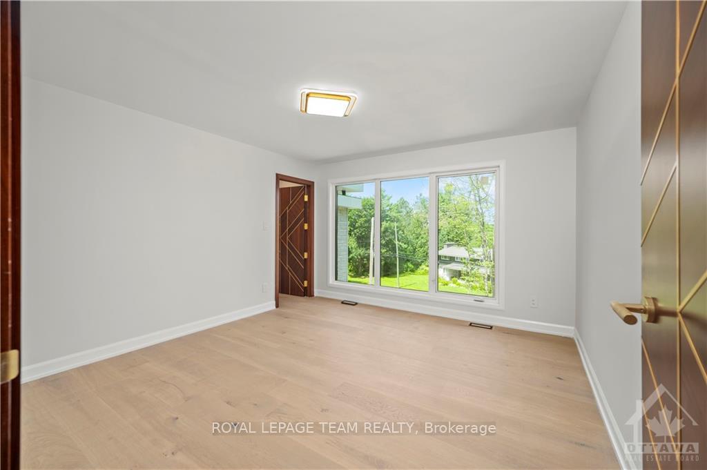Photo 9 of 49 Rothwell Drive, Ottawa, Rothwell Heights — HOMEH