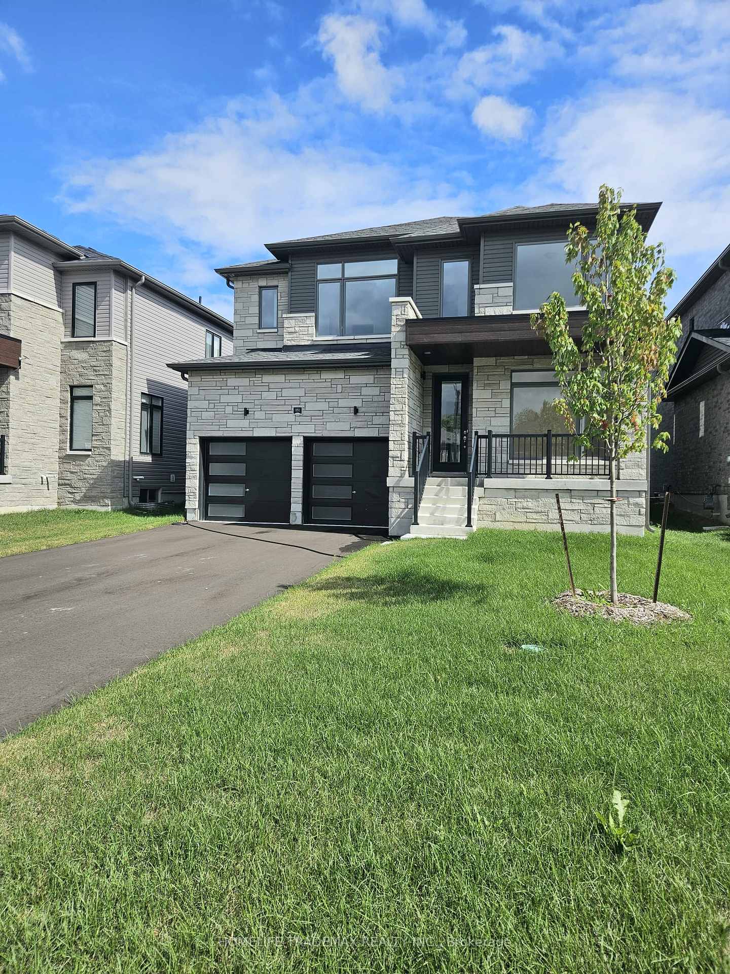 Photo 2 of 151 Rosanne Circle, Wasaga Beach — HOMEH
