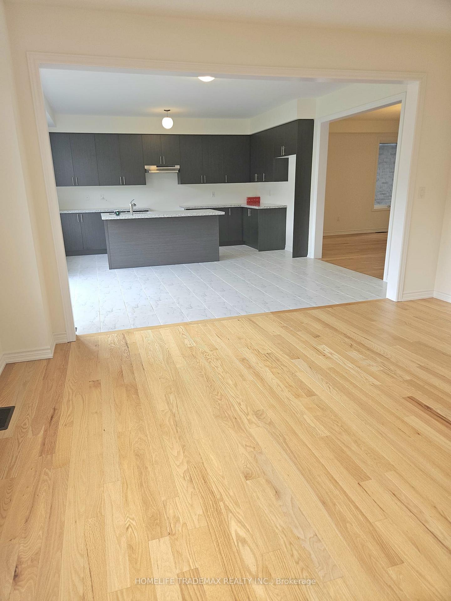 Photo 11 of 151 Rosanne Circle, Wasaga Beach — HOMEH