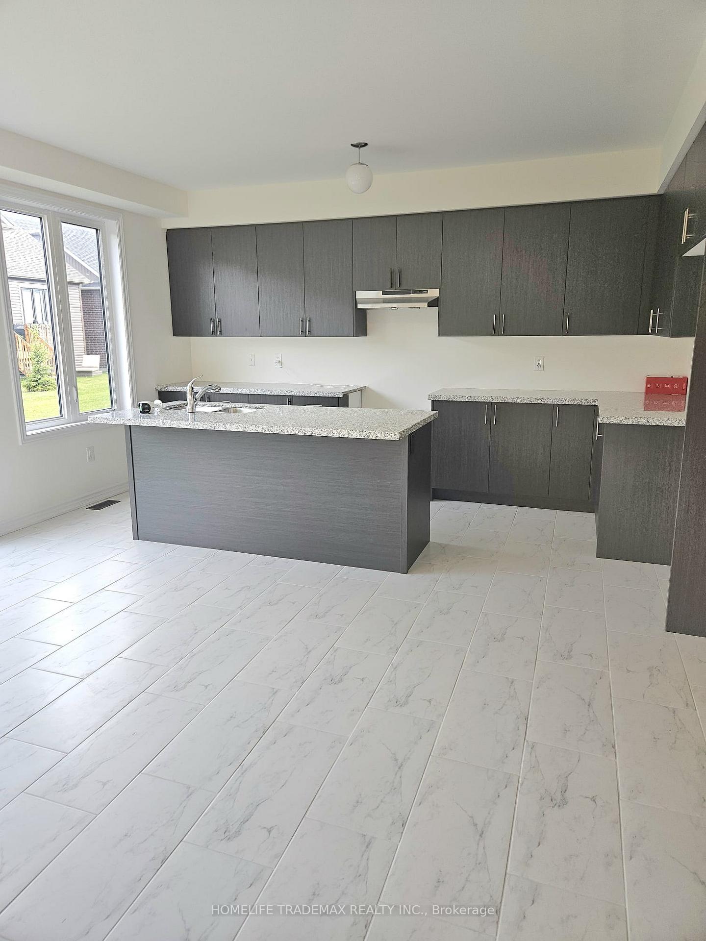 Photo 14 of 151 Rosanne Circle, Wasaga Beach — HOMEH