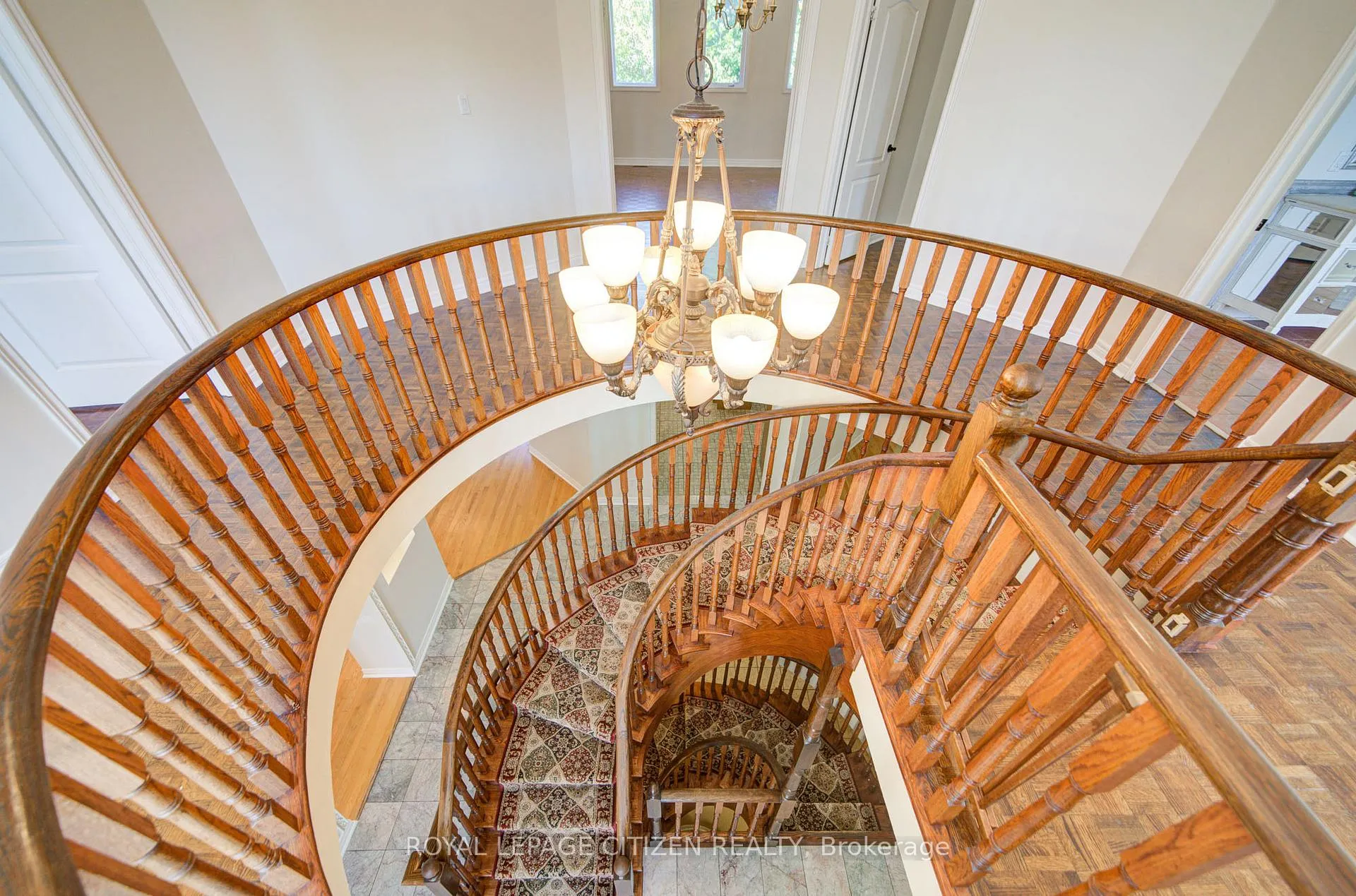 Photo 9 of 180 Kimber Crescent, Vaughan, East Woodbridge — HOMEH