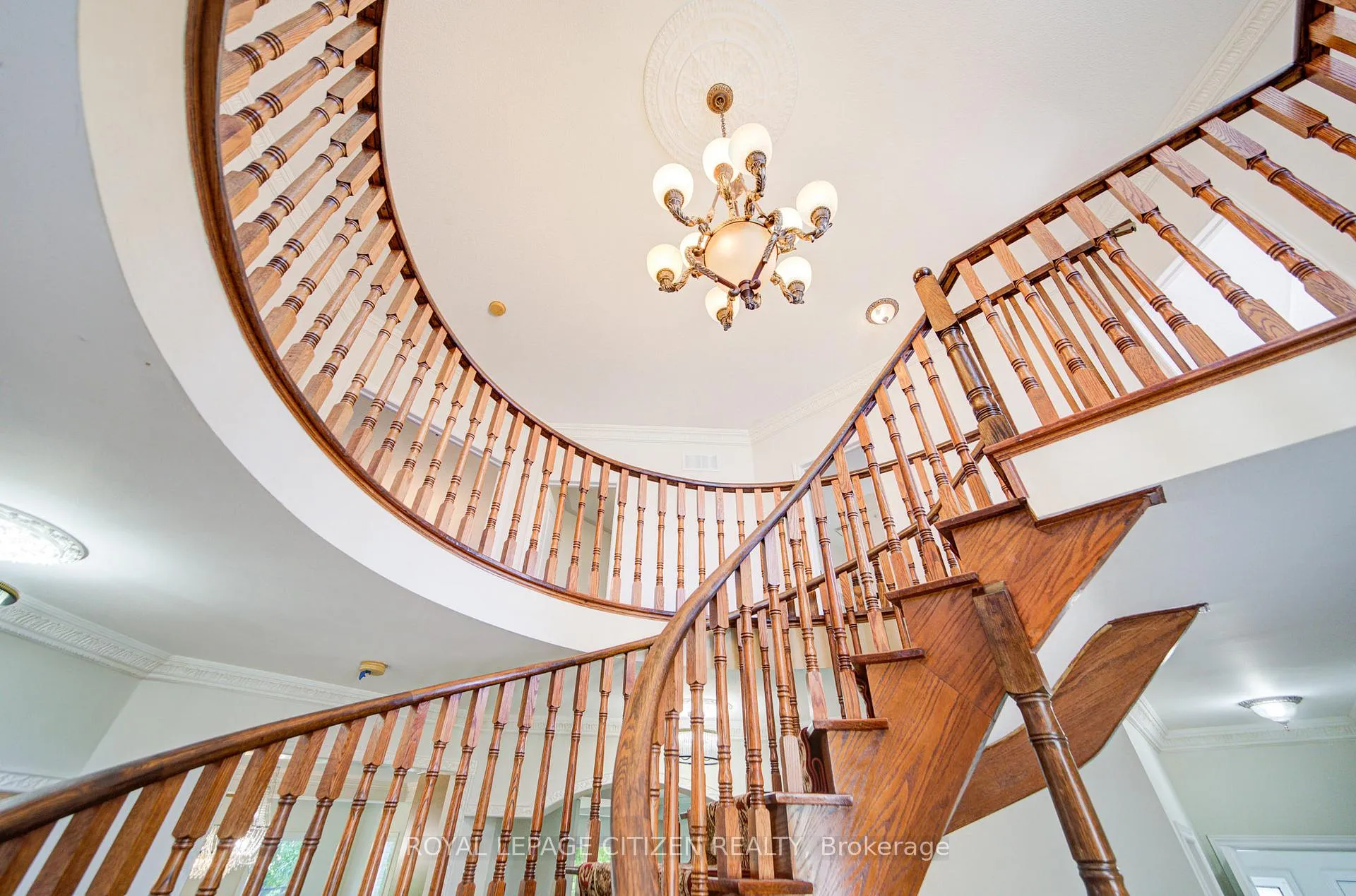 Photo 10 of 180 Kimber Crescent, Vaughan, East Woodbridge — HOMEH