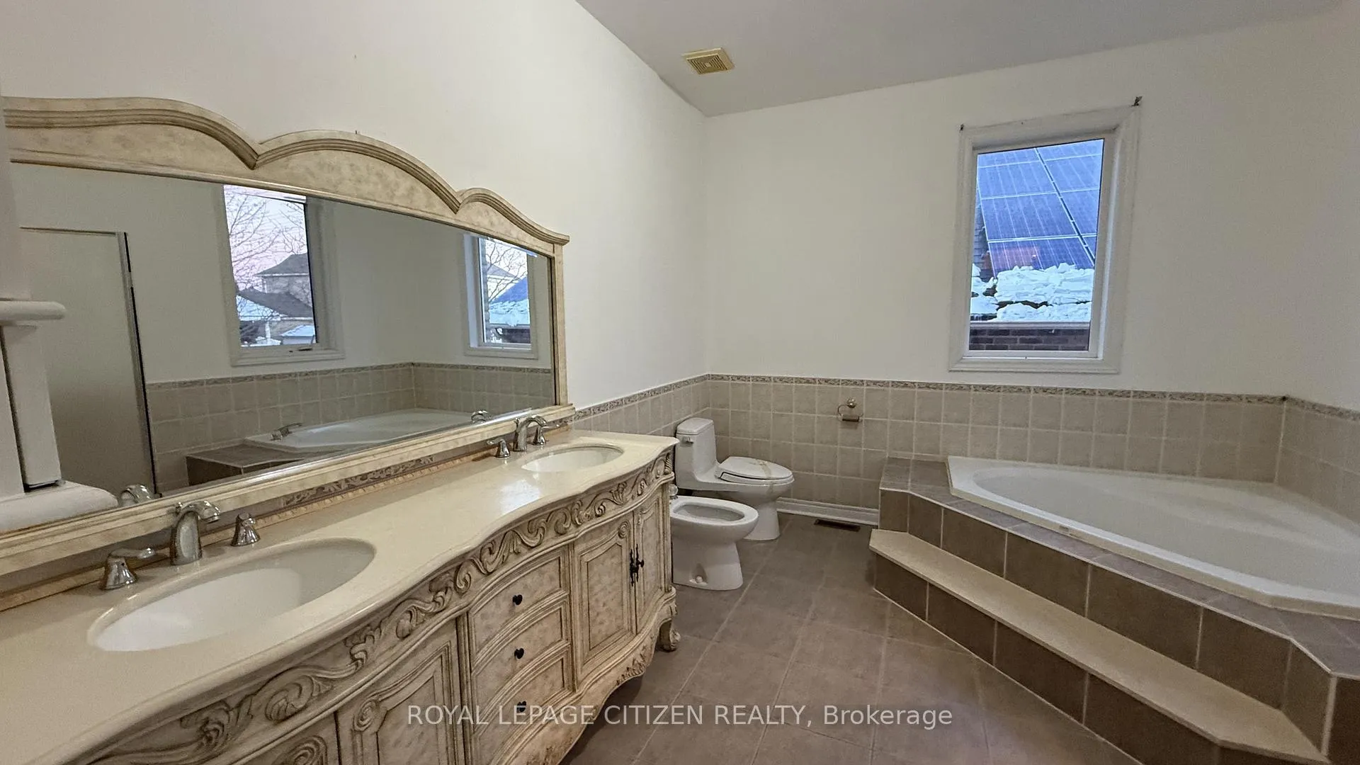 Photo 12 of 180 Kimber Crescent, Vaughan, East Woodbridge — HOMEH
