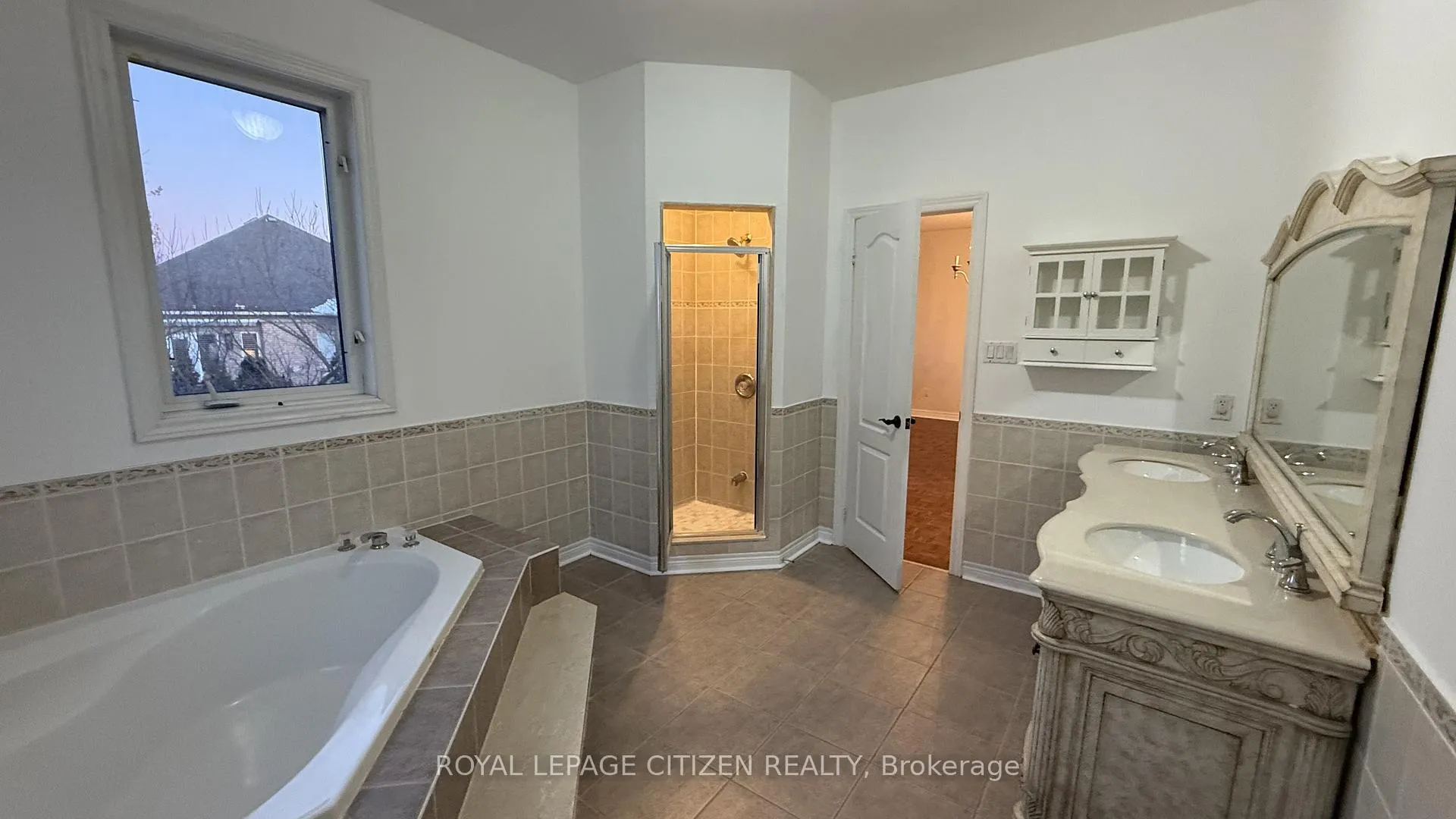 Photo 13 of 180 Kimber Crescent, Vaughan, East Woodbridge — HOMEH