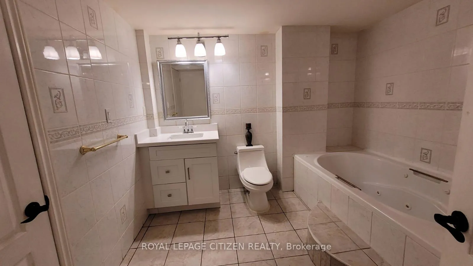 Photo 20 of 180 Kimber Crescent, Vaughan, East Woodbridge — HOMEH