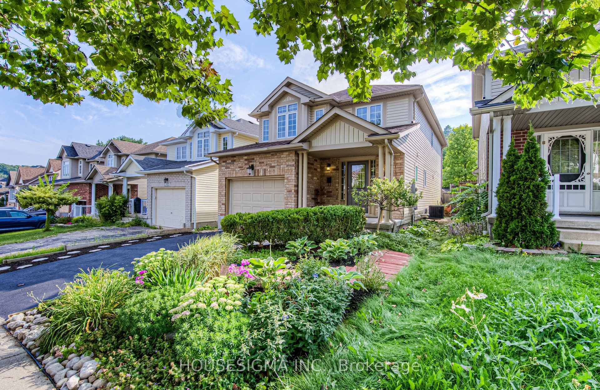 Photo 3 of 721 Black Cherry Street, Waterloo — HOMEH