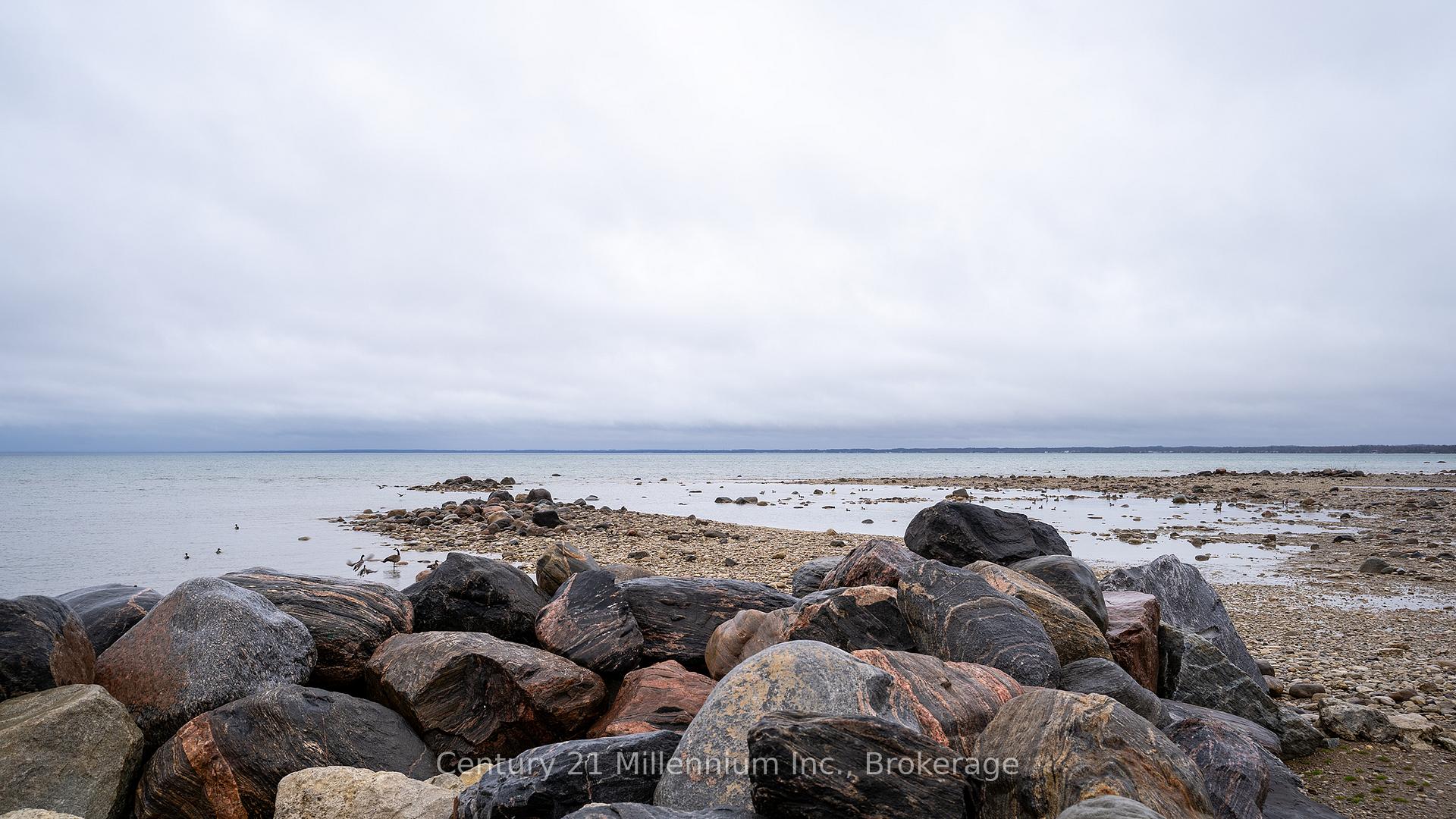 Photo 2 of 8 Bayview Avenue, Wasaga Beach — HOMEH
