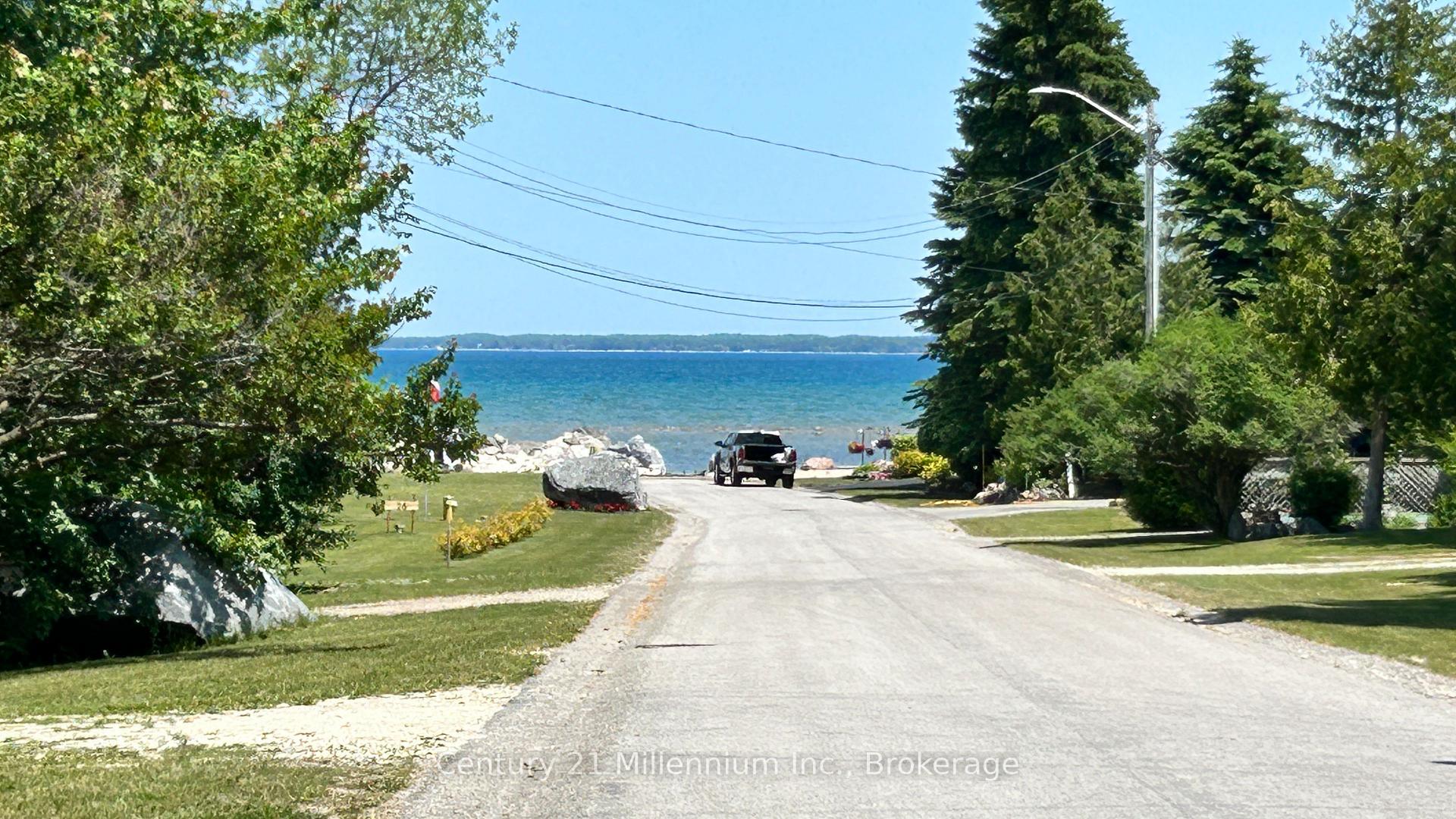 Photo 5 of 8 Bayview Avenue, Wasaga Beach — HOMEH
