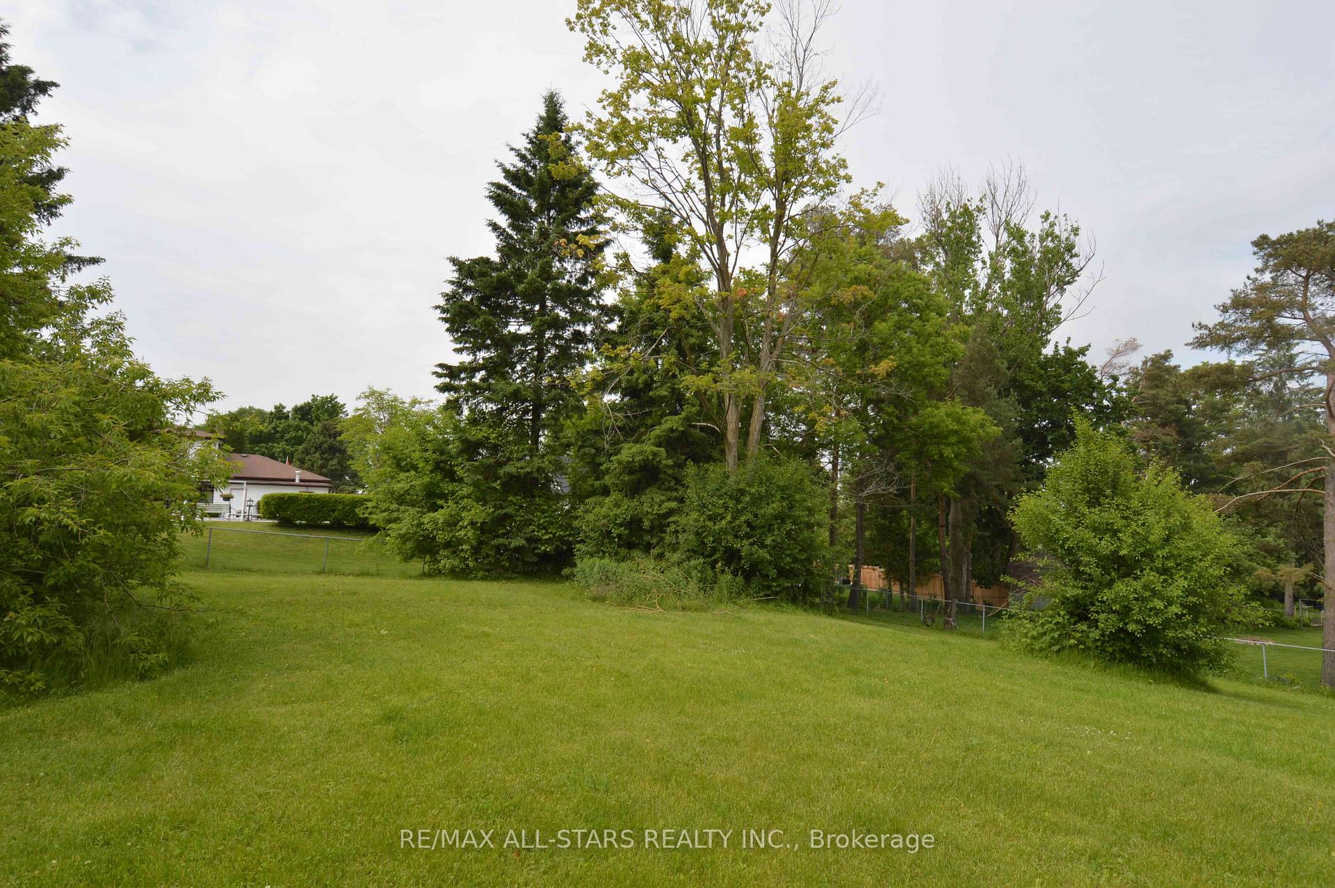 Photo 6 of 24 Young Street, Uxbridge — HOMEH
