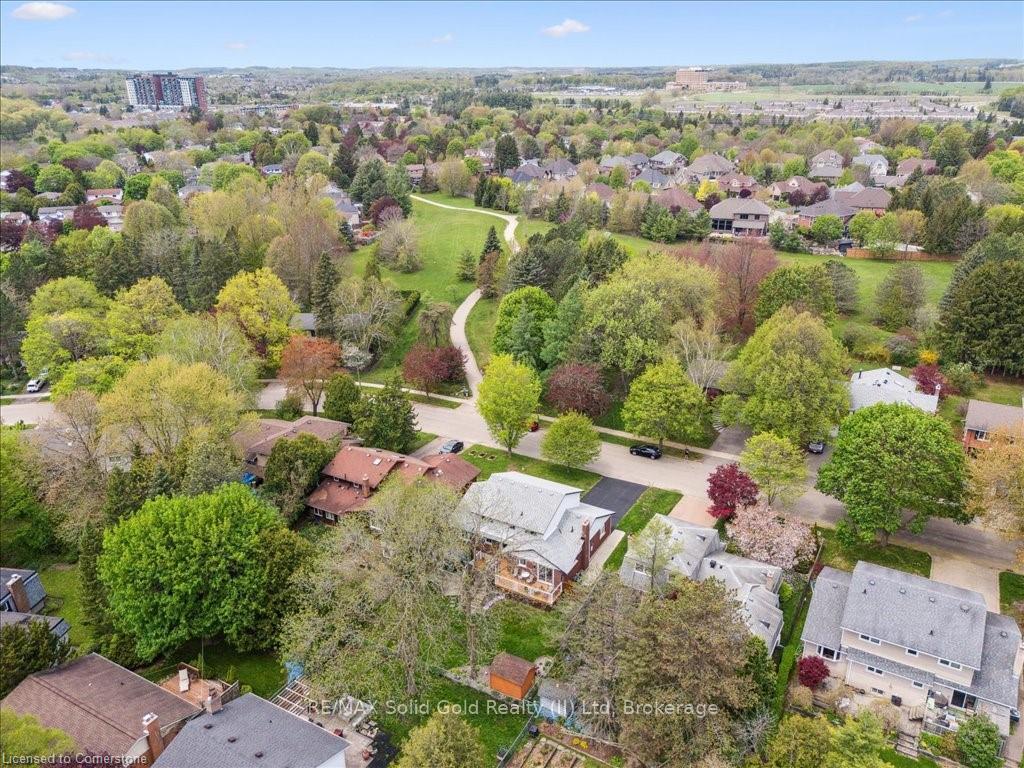 Photo 4 of 312 Craigleith Drive, Waterloo — HOMEH