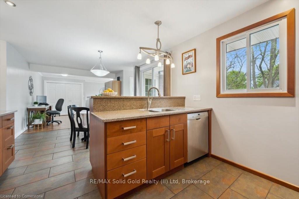 Photo 15 of 312 Craigleith Drive, Waterloo — HOMEH