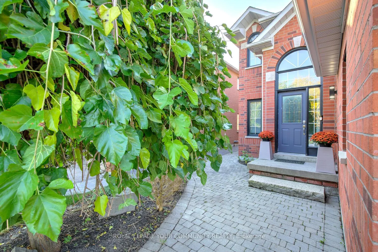 Photo 2 of 108 Kirkbride Crescent, Vaughan, Maple — HOMEH