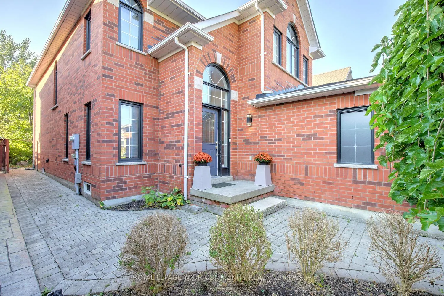Photo 3 of 108 Kirkbride Crescent, Vaughan, Maple — HOMEH