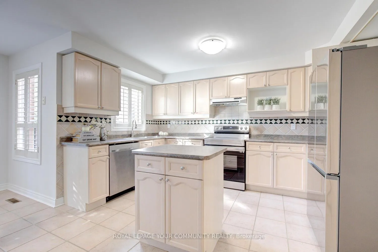 Photo 15 of 108 Kirkbride Crescent, Vaughan, Maple — HOMEH