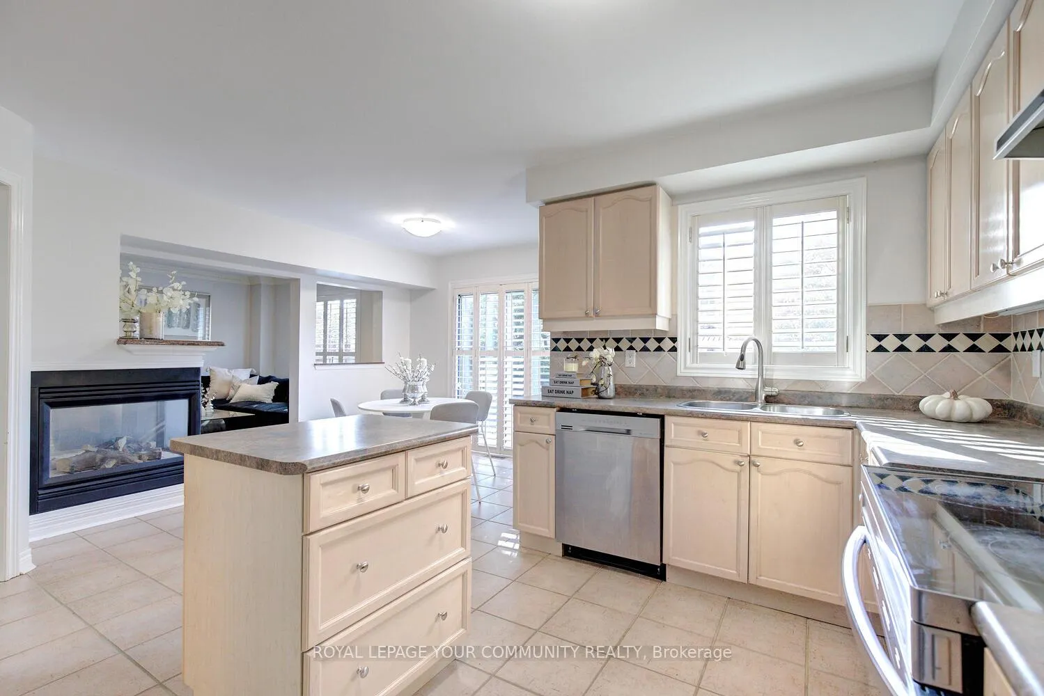 Photo 20 of 108 Kirkbride Crescent, Vaughan, Maple — HOMEH