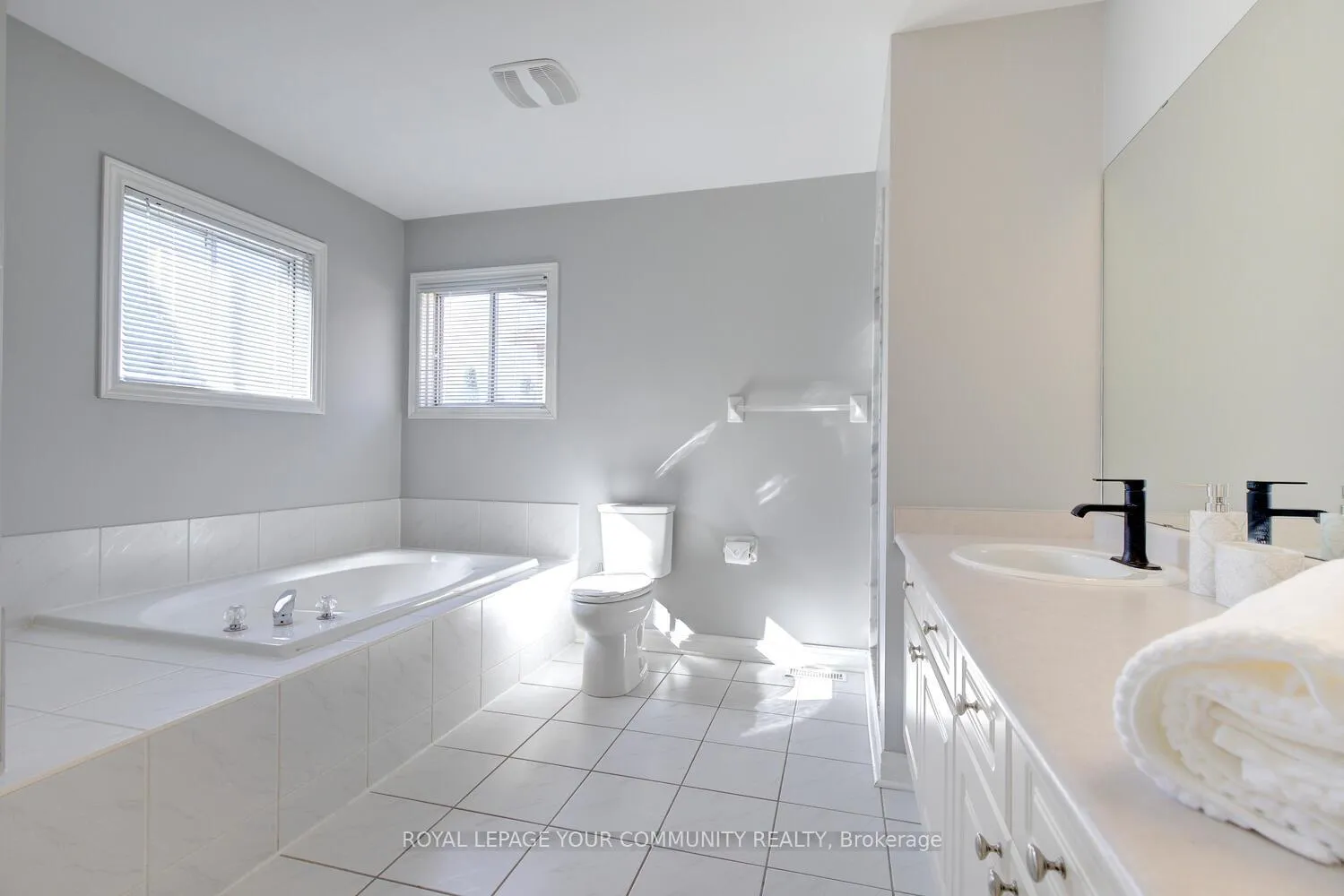 Photo 37 of 108 Kirkbride Crescent, Vaughan, Maple — HOMEH