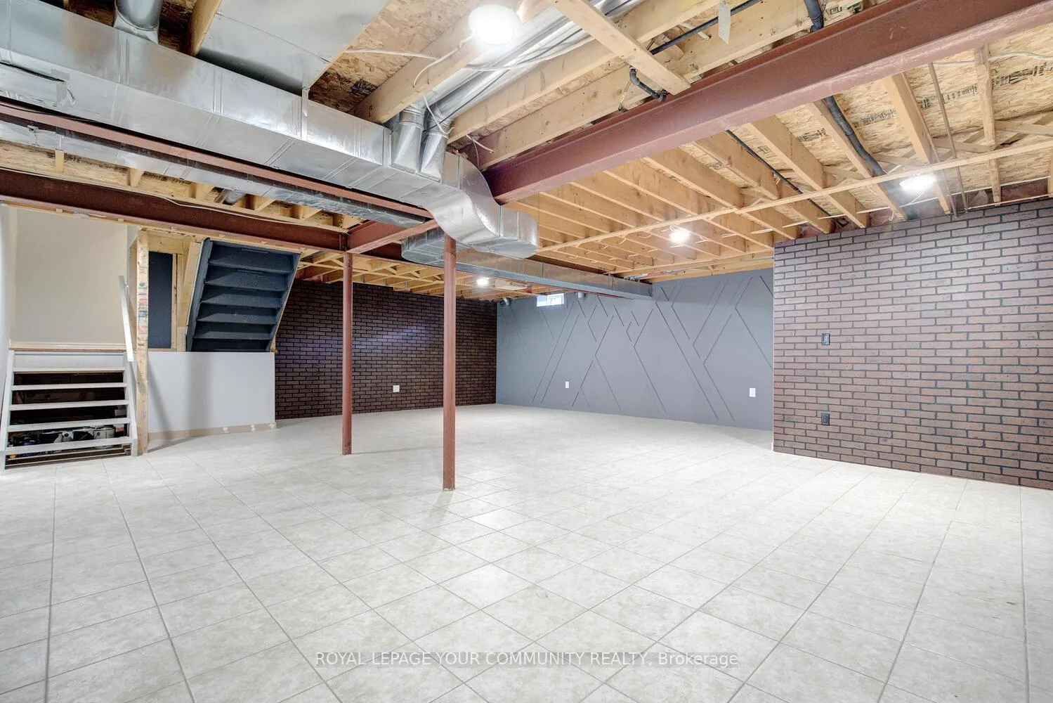 Photo 43 of 108 Kirkbride Crescent, Vaughan, Maple — HOMEH