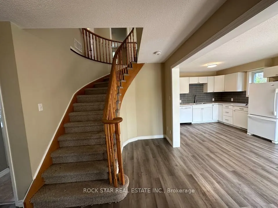 Photo 2 of Unit Upper, 31 Red Oak Drive, Barrie, Holly — HOMEH
