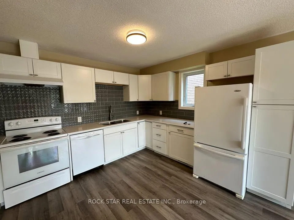Photo 3 of Unit Upper, 31 Red Oak Drive, Barrie, Holly — HOMEH