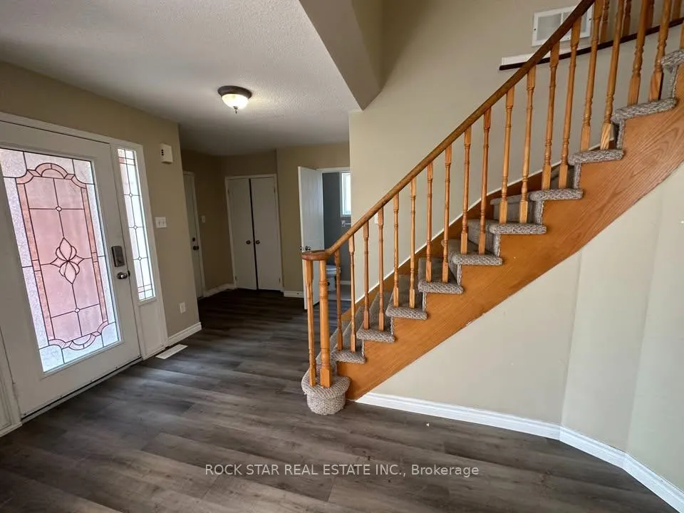 Photo 5 of Unit Upper, 31 Red Oak Drive, Barrie, Holly — HOMEH